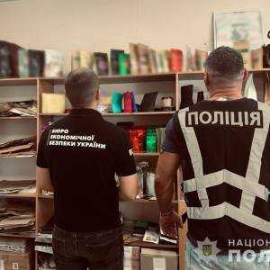 Фальсифікували світові бренди кави: кіберполіцейські та детективи БЕБ припинили діяльність підпільного цеху