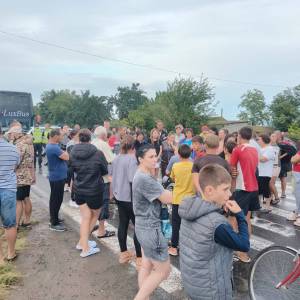 Вимагають безпеки: на Одещині люди перекрили дорогу після загибелі дитини у ДТП