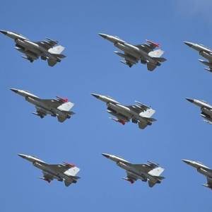 Перші літаки F-16 прибули в Україну - Bloomberg