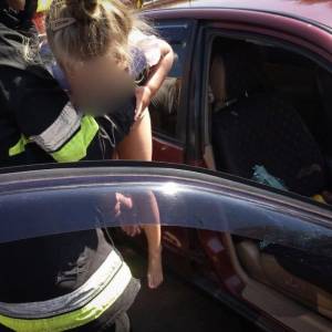 В Одеській області маленьку дівчинку врятували з розпеченої машини