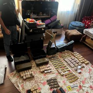 ДБР викрило посадовця військової частини, який організовував підлеглим дистанційну службу та отримував за це їхні грошові виплати