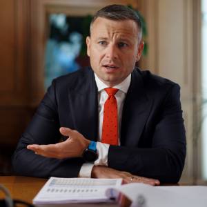 Влада готується "мобілізувати" економіку: для кого зростуть податки і на скільки