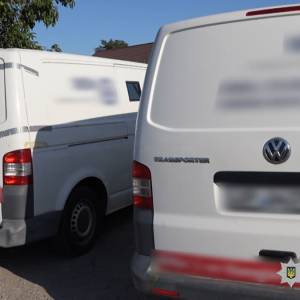 На Одещині військовослужбовці торгували гуманітарними авто
