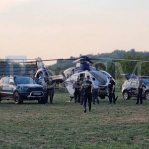 На Закарпатті троє чоловіків напали на прикордонника і відібрали зброю