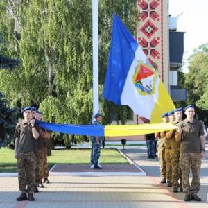 В Ізмаїлі в День Прапора України на площі перед будівлею адміністрації міста відбулось урочисте підняття Прапора України