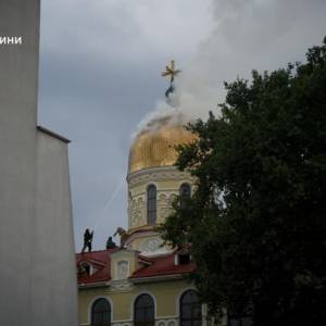 Вдалося врятувати будівлю: пожежу в Іверському чоловічому монастирі гасили майже 50 одеських рятувальників