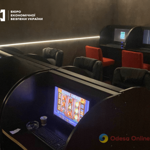 У Чорноморську припинили діяльність підпільного казино: фігуранти впускали до закладу лише перевірених або постійних клієнтів