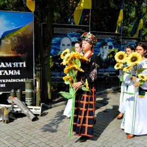 Україна вшановує своїх загиблих Захисників
