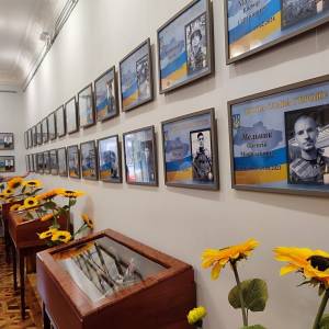 В Ізмаїлі до Дня пам’яті Захисників України відкрилася виставка-меморіал