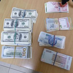 На КПП “Орлівка” митники завадили іноземцю вивезти з України понад 2 мільйони гривень