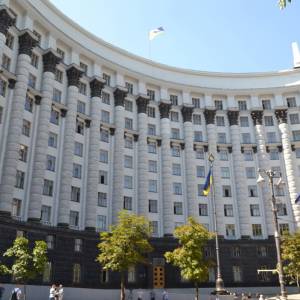 Кількість охочих звільнитися урядовців зростає