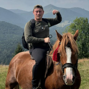 Катування та дві спроби самогубства. Звільнений з полону захисник Зміїного розповів про 679 днів неволі