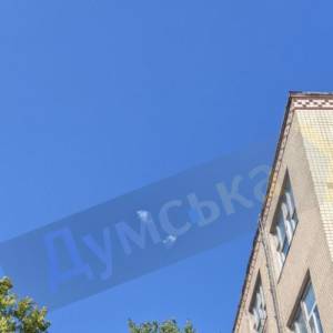 Ракетна атака на Одесу: чотири людини поранені, уламки пошкодили припортову та цивільну інфраструктуру й балкер