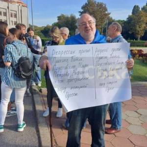 Під Одеською ОВА влаштували пікет проти знесення пам'ятників та перейменувань