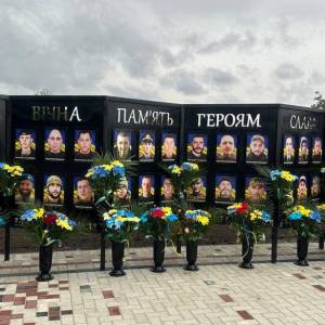 На Одещині відкрили меморіальну стелу пам'яті загиблих захисників