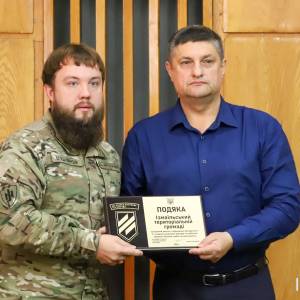 Перед початком роботи 65-ї сесії Ізмаїльської міської ради VIII скликання було надано слово керівнику відділу цивільно-військового співробітництва 3-ї окремої штурмової бригади, офіцеру ЗСУ Вадиму Кудіярову