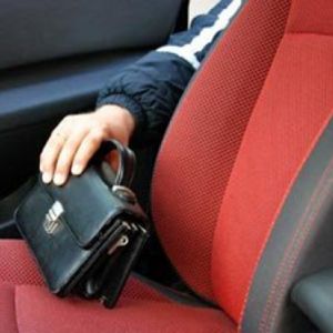 Измаил: из авто украли 13 тысяч гривен