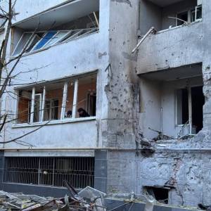 Ворог уночі атакував Одесу: постраждав один чоловік, пошкоджено будинки та автомобілі