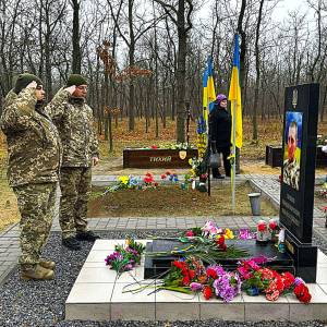 В Ізмаїлі в День Збройних сил України відбулось покладання квітів тим, хто назавжди в строю (ФОТО)