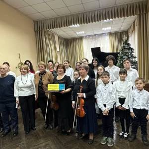 Про благодійний звітний концерт відділу струнно-смичкових інструментів "Чарівні мелодії скрипки"