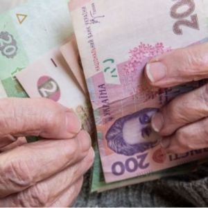 Украинцам с 1 мая повысят пенсии и прожиточный минимум
