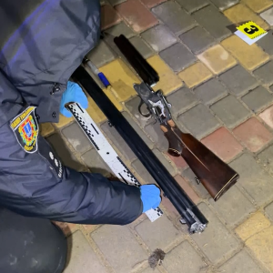 На Одещині чоловік стріляв в людей з рушниці через сварку у кафе