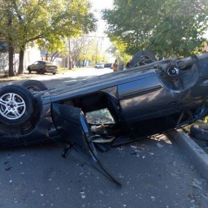 Серьёзное ДТП в Измаиле: авто легло на крышу, три пострадавших (ФОТО)