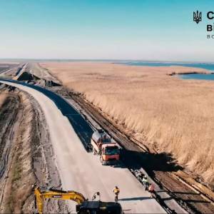 В Одеській області ремонтують важливу дорогу