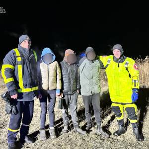 Ледь не впали під кригу — на Одещині зі ставка врятували дітей
