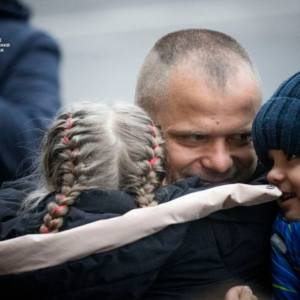 В Одесі рідні зустріли моряків, звільнених із хуситського полону