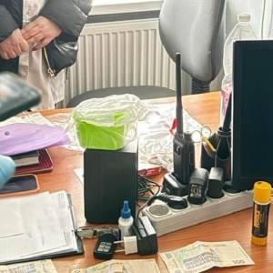 Корупціонери, які займались оновленням даних в ТЦК та видачою довідок, отримали підозри