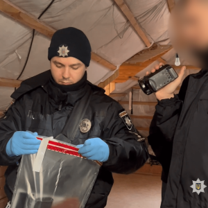 Гвинтівка, автомат та пістолет: поліцейські роззброїли мешканця Ізмаїлуi