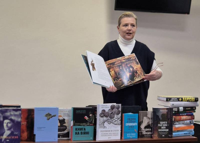 “Книжкова навала” в Одеській області: 100 книг для кожної бібліотеки! “Книжкова навала” в Одеській області: 100 книг для кожної бібліотеки!