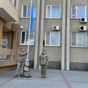 В Ізмаїлі здійняли прапори України та кримських татар, як символ спротиву російській окупації (ФОТО))