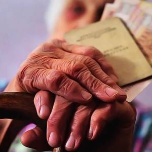 Кому не піднімуть пенсії в березні