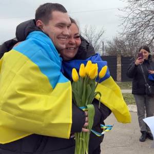 Ще один військовий вдома: в Ізмаїлі після трьох років полону зустріли захисника Зміїного