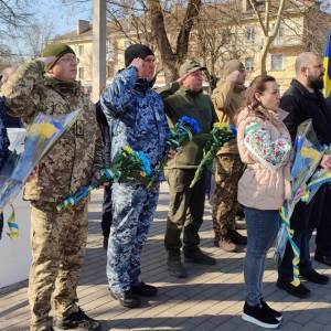 В Ізмаїлі поклали квіти до пам’ятника Шевченку з нагоди 211 річниці з Дня народження Кобзаря