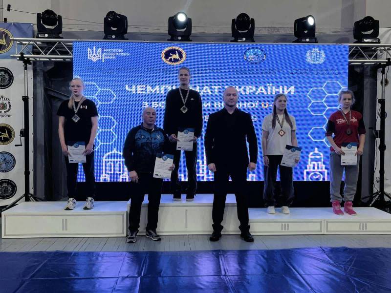 На чемпіонаті України з боротьби вільної серед юніорів та юніорок U17 у Чернівцях На чемпіонаті України з боротьби вільної серед юніорів та юніорок U17 у Чернівцях