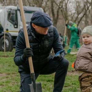 Одесити висадили майже 200 дерев під час суботника
