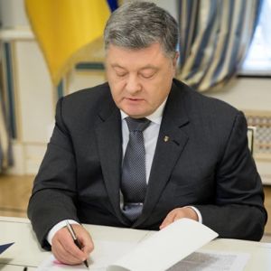 Порошенко одобрил закон о гастролях артистов из РФ