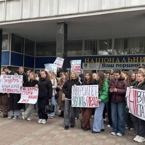 Студенти ОНМУ вийшли на акцію протесту