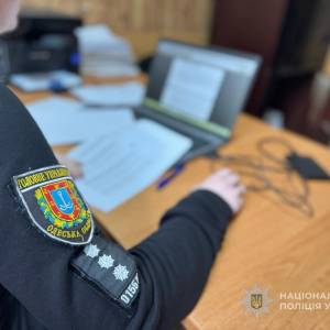 На Одещині чоловік продав п’ять пар власних зношених капців за 17500 гривень