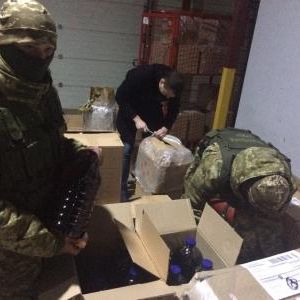 Измаильские пограничники совместно с сотрудниками фискальной службы выявили большую партию контрафактного алкоголя