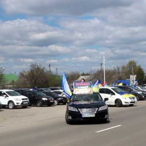 Автозаїзд у Ізмаїлі: як донька військового об’єднала Одещину на честь загиблих героїв