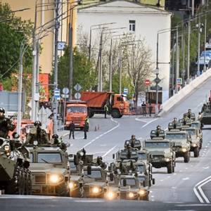 Сі їде, готують провокації. Парад у Москві