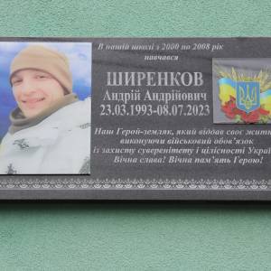 Повернувся з рейсу, щоб стати на захист Україні: в Ізмаїлі відкрили пам'ятну дошку загиблому бійцю