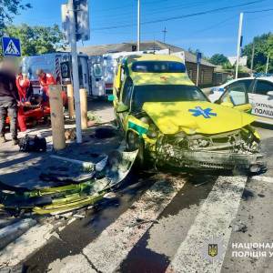В Ізмаїлі швидка зіткнулася з легковиком, є жертва та постраждалі
