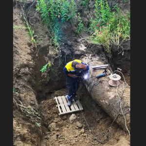 Ремонтники Ізмаїльського управління водного господарства ліквідовують пориви трубопроводів