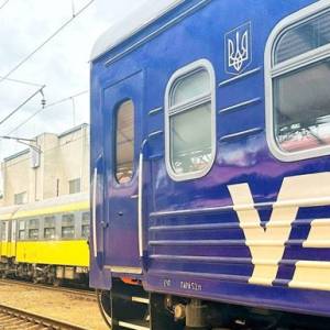 У Дніпрі під час атаки пошкоджено поїзд