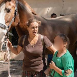 Поранені люди та коні: рятувальники показали перші хвилини після «прильотів» по Одесі
